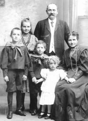 chrhfam.jpg (13796 bytes)